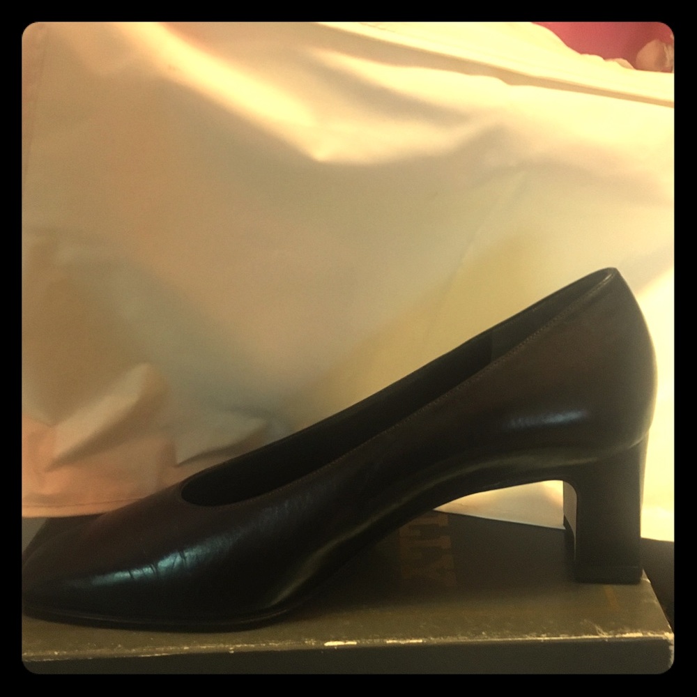 Vintage dead stock Amfali pumps